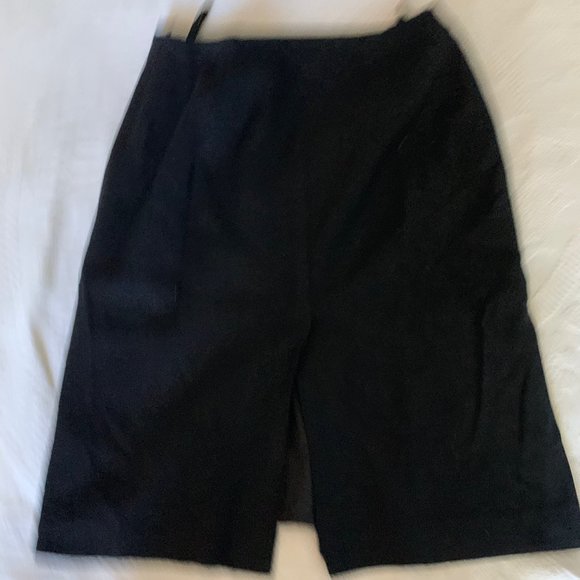 Banana Republic black pencil skirt - Picture 2 of 3